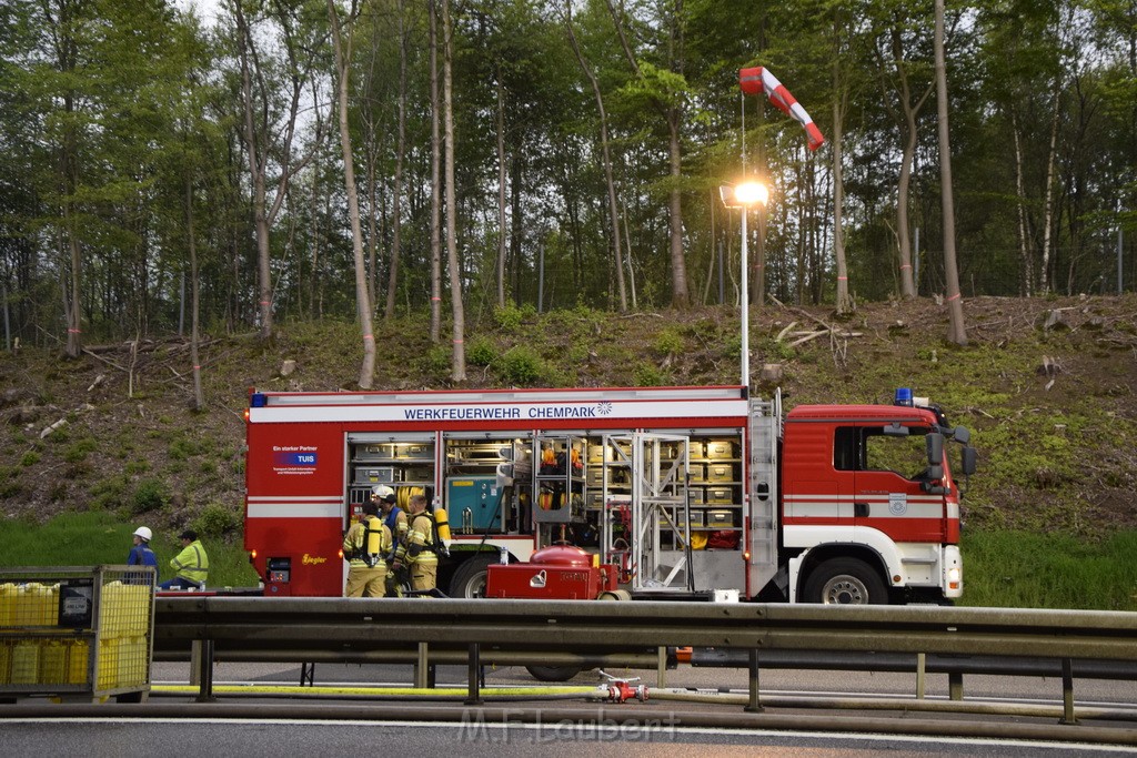 VU Gefahrgut LKW umgestuerzt A 4 Rich Koeln Hoehe AS Gummersbach P239.JPG - Miklos Laubert